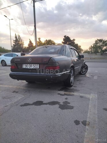 Mercedes E 220 1993, 451,000 km - 2.2 l - Bakı