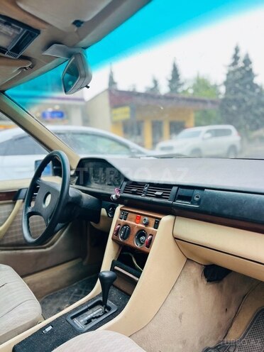 Mercedes E 250 1991, 296,387 km - 2.5 l - Bakı