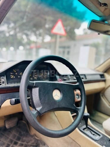 Mercedes E 250 1991, 296,387 km - 2.5 l - Bakı