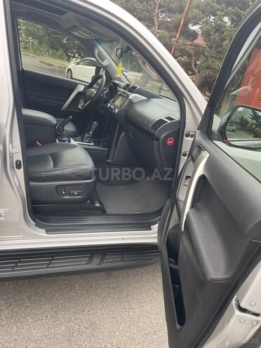 Toyota Land Cruiser Prado-17