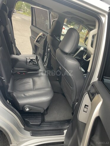 Toyota Land Cruiser Prado-11