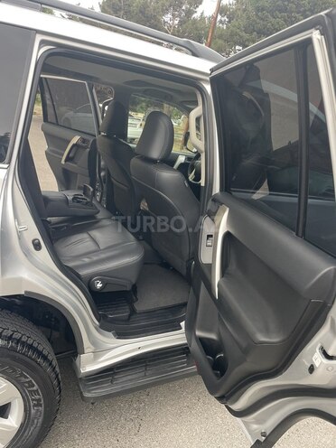 Toyota Land Cruiser Prado-12