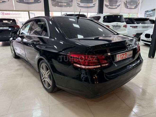Mercedes E 220-11