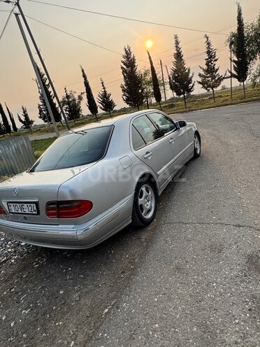Mercedes E 240 1999, 302,000 km - 2.4 l - Ağcabədi