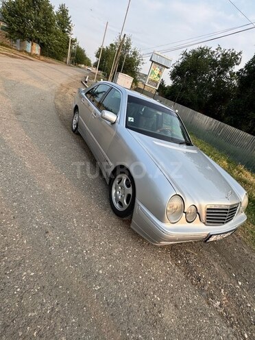 Mercedes E 240 1999, 302,000 km - 2.4 l - Ağcabədi