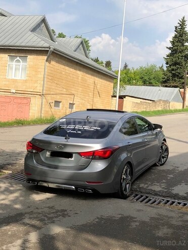 Hyundai Elantra 2015, 120,701 km - 2.0 l - Şamaxı