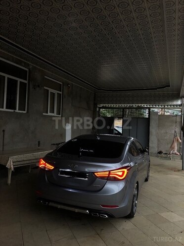 Hyundai Elantra 2015, 120,701 km - 2.0 l - Şamaxı