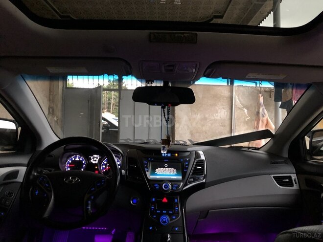 Hyundai Elantra 2015, 120,701 km - 2.0 l - Şamaxı