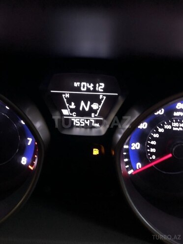 Hyundai Elantra 2015, 120,701 km - 2.0 l - Şamaxı