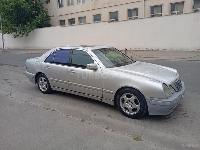 Mercedes E 320 2001, 298,000 km - 3.2 l - Bakı