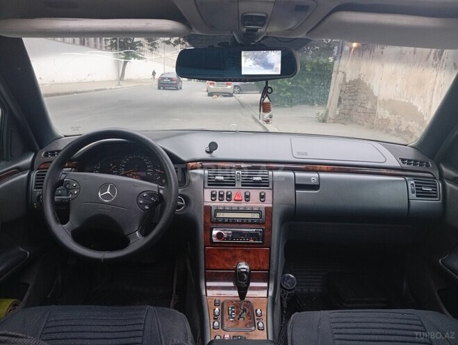 Mercedes E 320 2001, 298,000 km - 3.2 l - Bakı