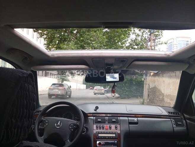 Mercedes E 320 2001, 298,000 km - 3.2 l - Bakı