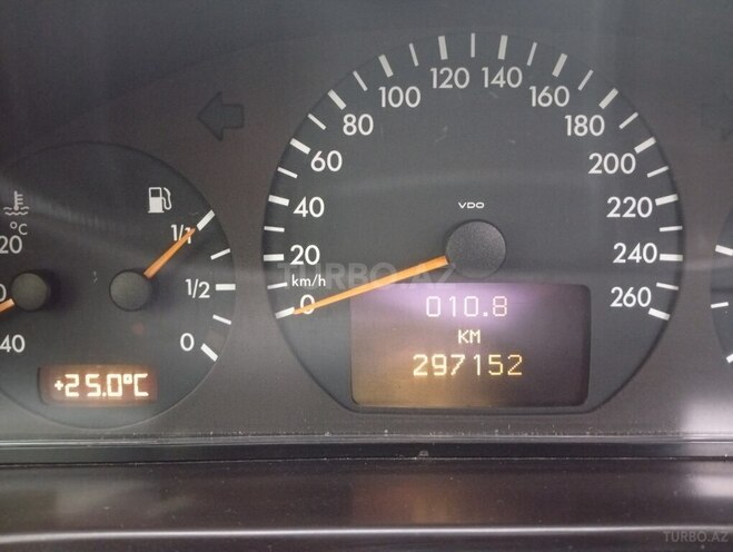 Mercedes E 320 2001, 298,000 km - 3.2 l - Bakı