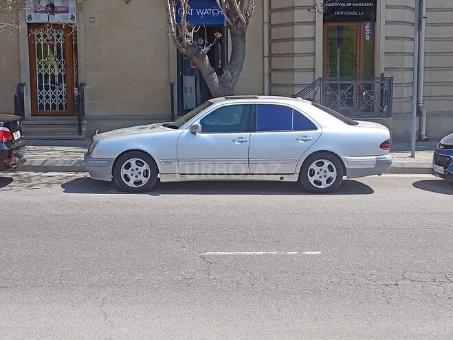 Mercedes E 320 2001, 298,000 km - 3.2 l - Bakı