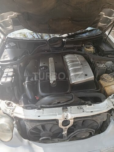 Mercedes E 320 2001, 298,000 km - 3.2 l - Bakı