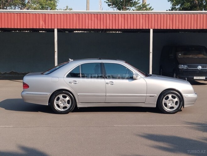 Mercedes E 320 2001, 246,800 km - 3.2 l - Bakı