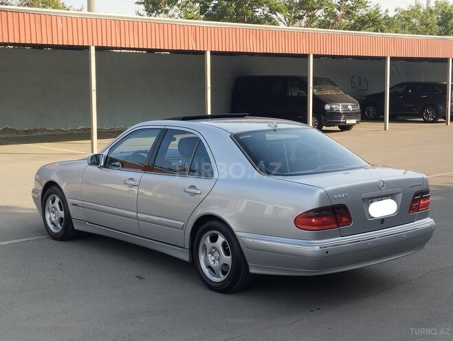 Mercedes E 320 2001, 246,800 km - 3.2 l - Bakı