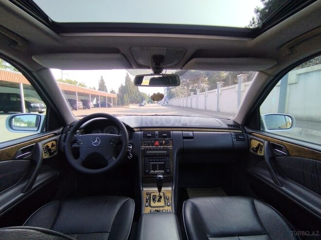 Mercedes E 320 2001, 246,800 km - 3.2 l - Bakı