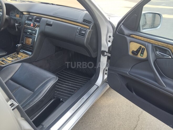 Mercedes E 320 2001, 246,800 km - 3.2 l - Bakı