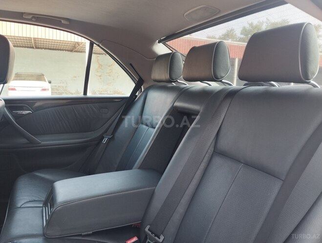 Mercedes E 320 2001, 246,800 km - 3.2 l - Bakı