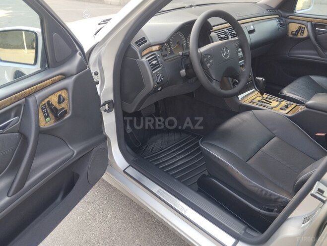 Mercedes E 320 2001, 246,800 km - 3.2 l - Bakı