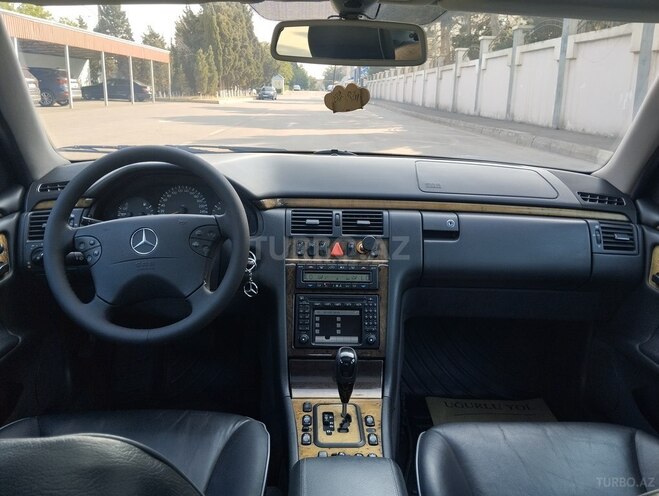 Mercedes E 320 2001, 246,800 km - 3.2 l - Bakı