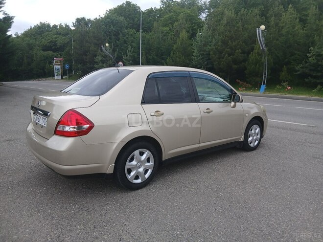 Nissan Tiida-9