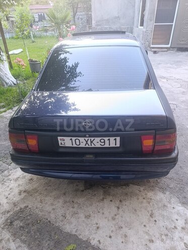 Opel Vectra 1995, 354,000 km - 2.0 л - Qax