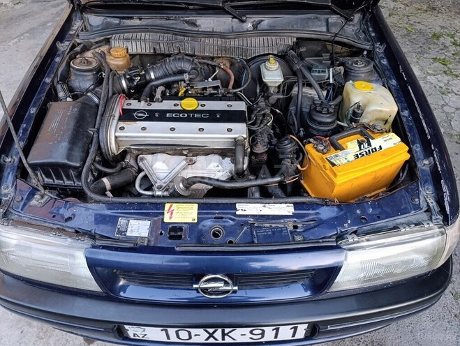 Opel Vectra 1995, 354,000 km - 2.0 л - Qax