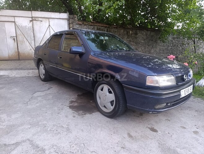 Opel Vectra 1995, 354,000 km - 2.0 л - Qax