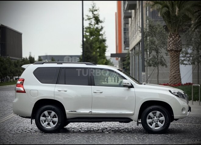 Toyota Land Cruiser Prado-16