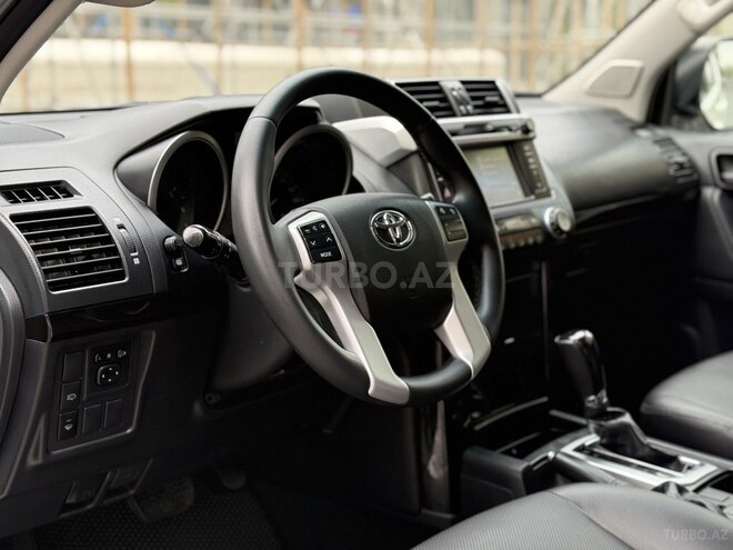 Toyota Land Cruiser Prado-9