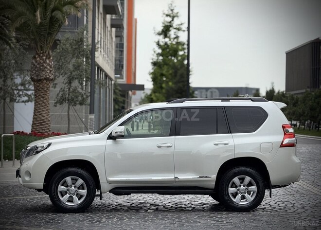 Toyota Land Cruiser Prado-4