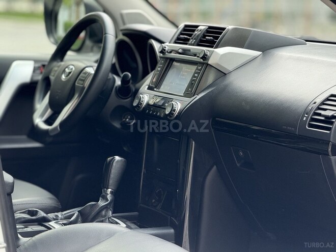 Toyota Land Cruiser Prado-13