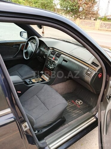 Mercedes E 240 1998, 352,652 km - 2.4 l - Cəlilabad