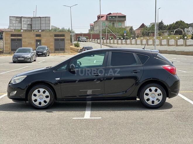 Opel Astra 2010, 285,000 km - 1.4 l - Bakı
