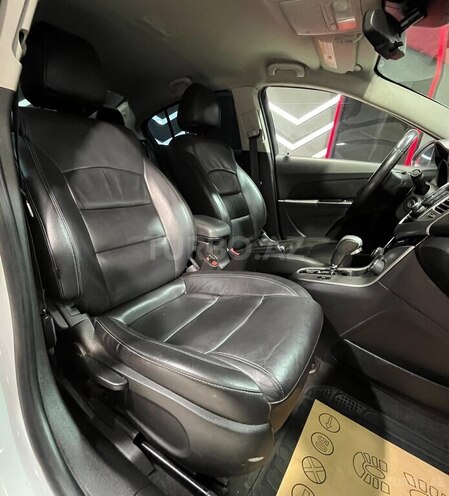 Chevrolet Cruze-17