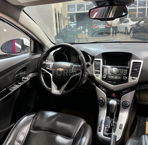 Chevrolet Cruze-16