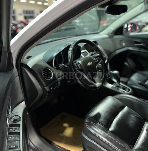 Chevrolet Cruze-12