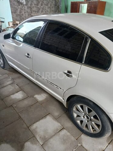 Volkswagen Passat 2003, 250,000 km - 1.8 l - Neftçala