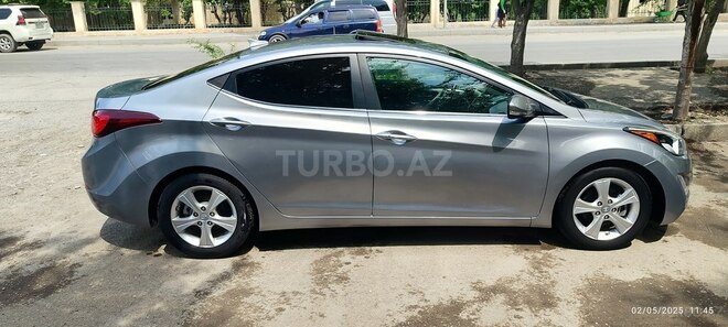 Hyundai Elantra 2015, 100,000 km - 1.8 l - Yevlax