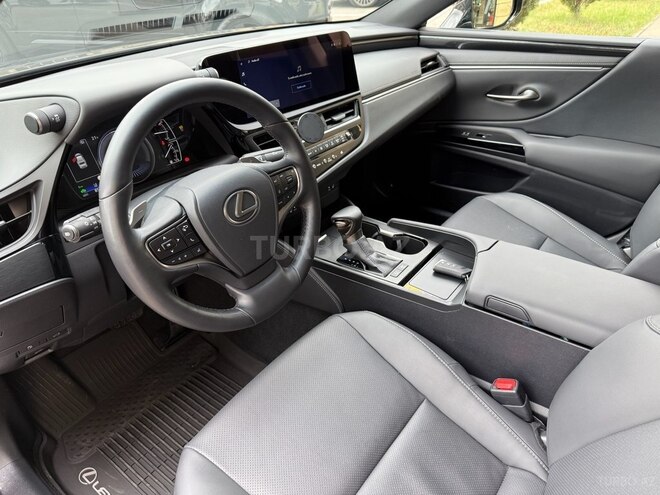 Lexus ES 300h-8