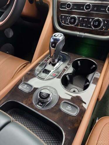Bentley Bentayga 2023, 21,000 km - 4.0 l - Bakı