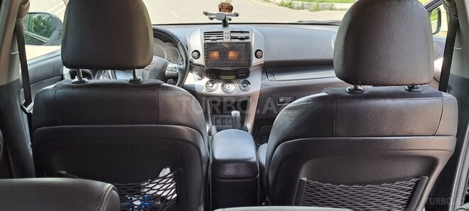 Toyota RAV4-12