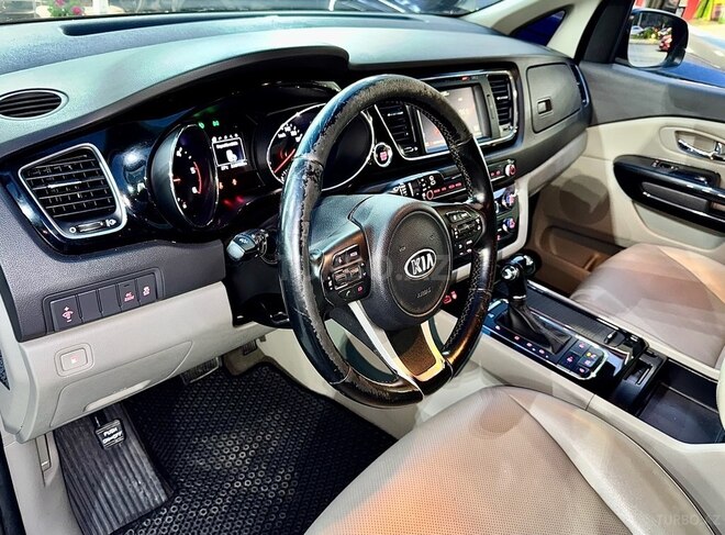 Kia Carnival-14