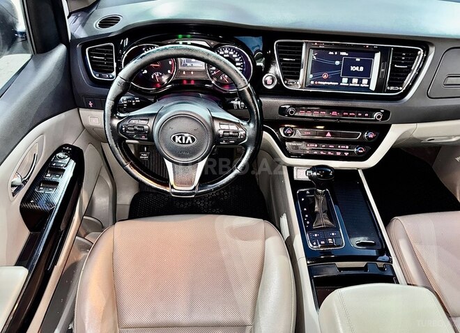 Kia Carnival-11