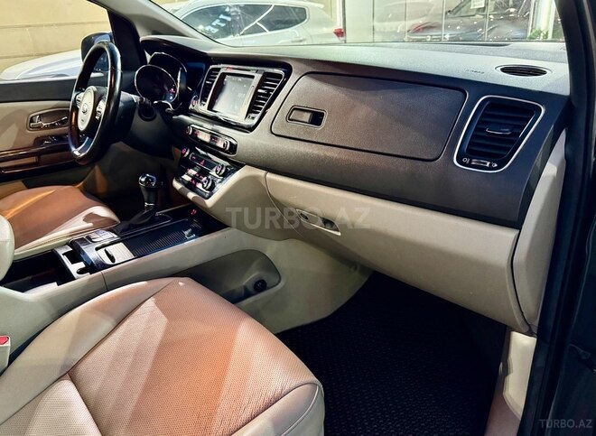 Kia Carnival-20
