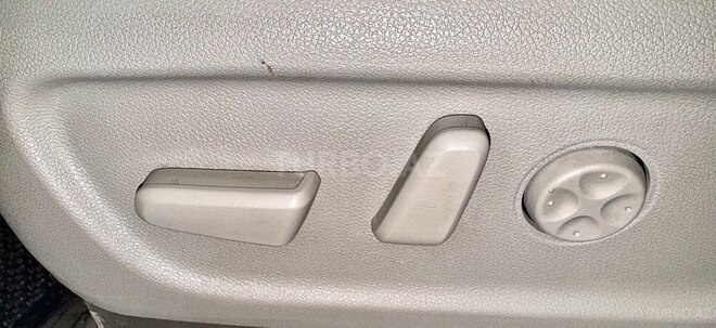 Kia Carnival-13