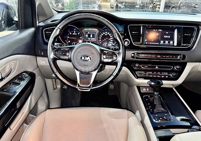 Kia Carnival-19