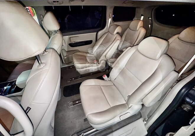 Kia Carnival-12